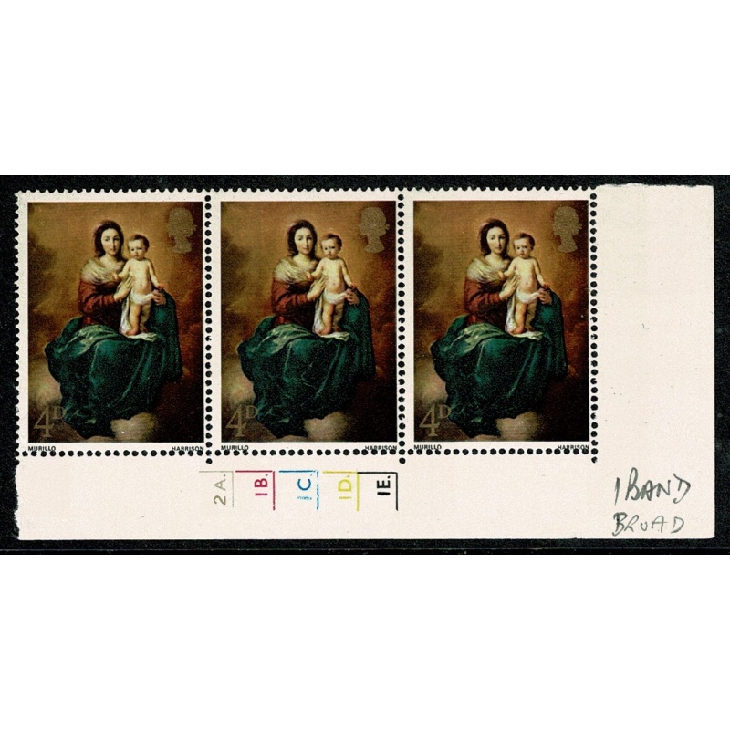 1967 Christmas 4d. BROAD BAND LEFT. Cylinder strip of three. SG Spec. W128e.