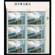 1971 "Ulster" Paintings 7½p. BROAD BAND 0/1mm from left edge. Traffic Light block of six. SG 882c.